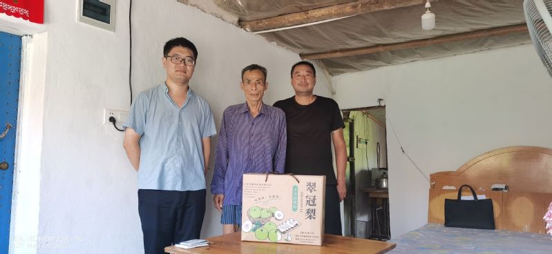 淮海農場公司工會開展夏季走訪慰問活動.jpg